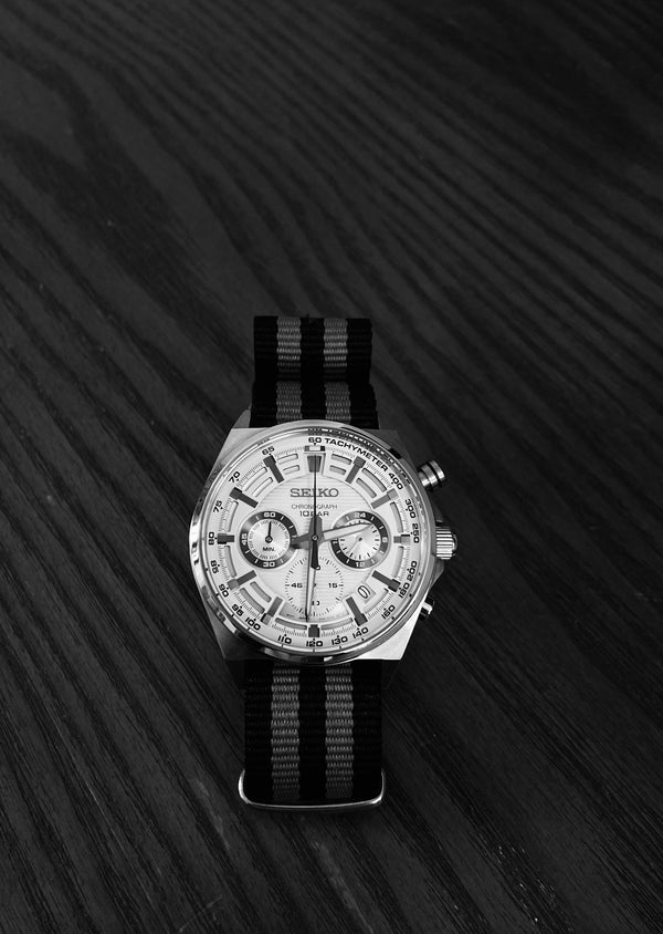 Comparing Vintage Watches to Modern Smartwatches