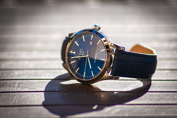 Comparing Traditional and Modern Watch Styling Trends
